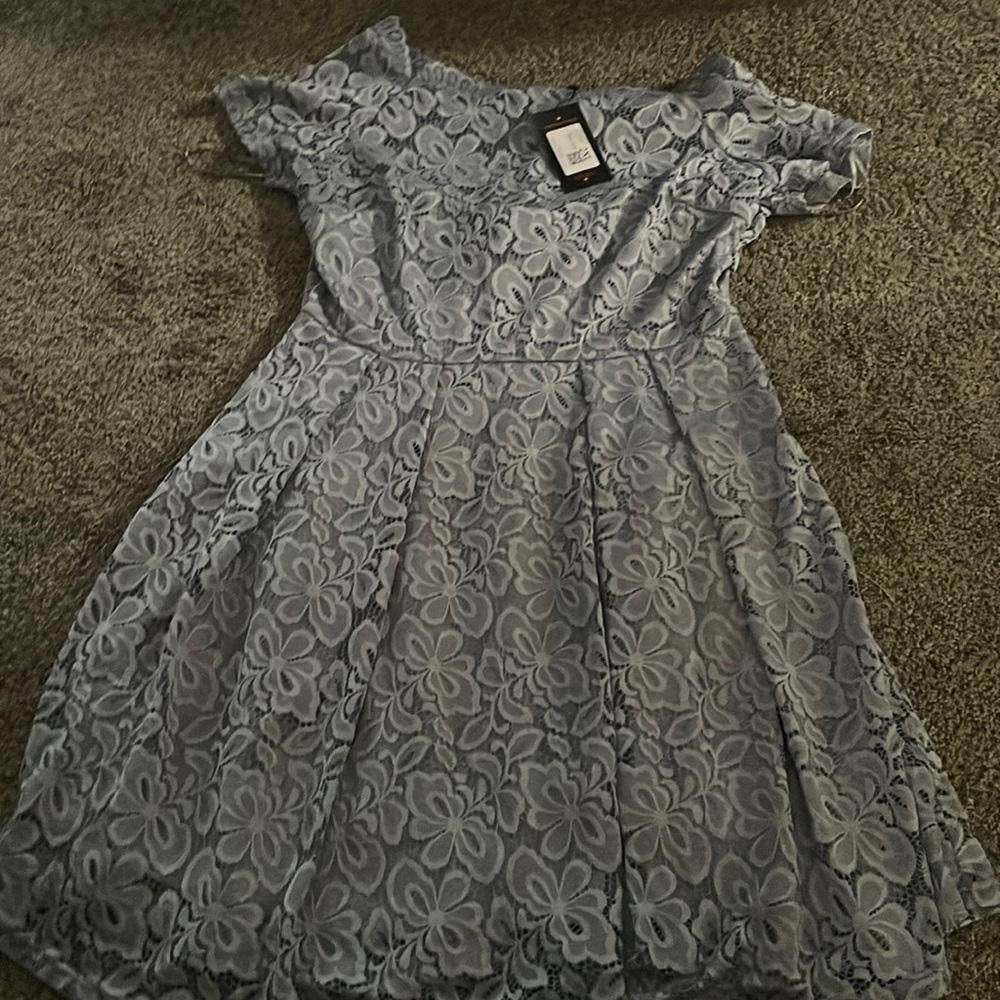 New never worn off the shoulder lace dress xxl but fits like xl